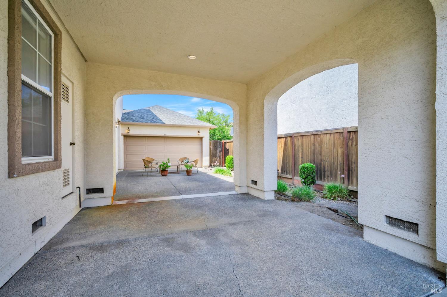 651 Decanter Cir