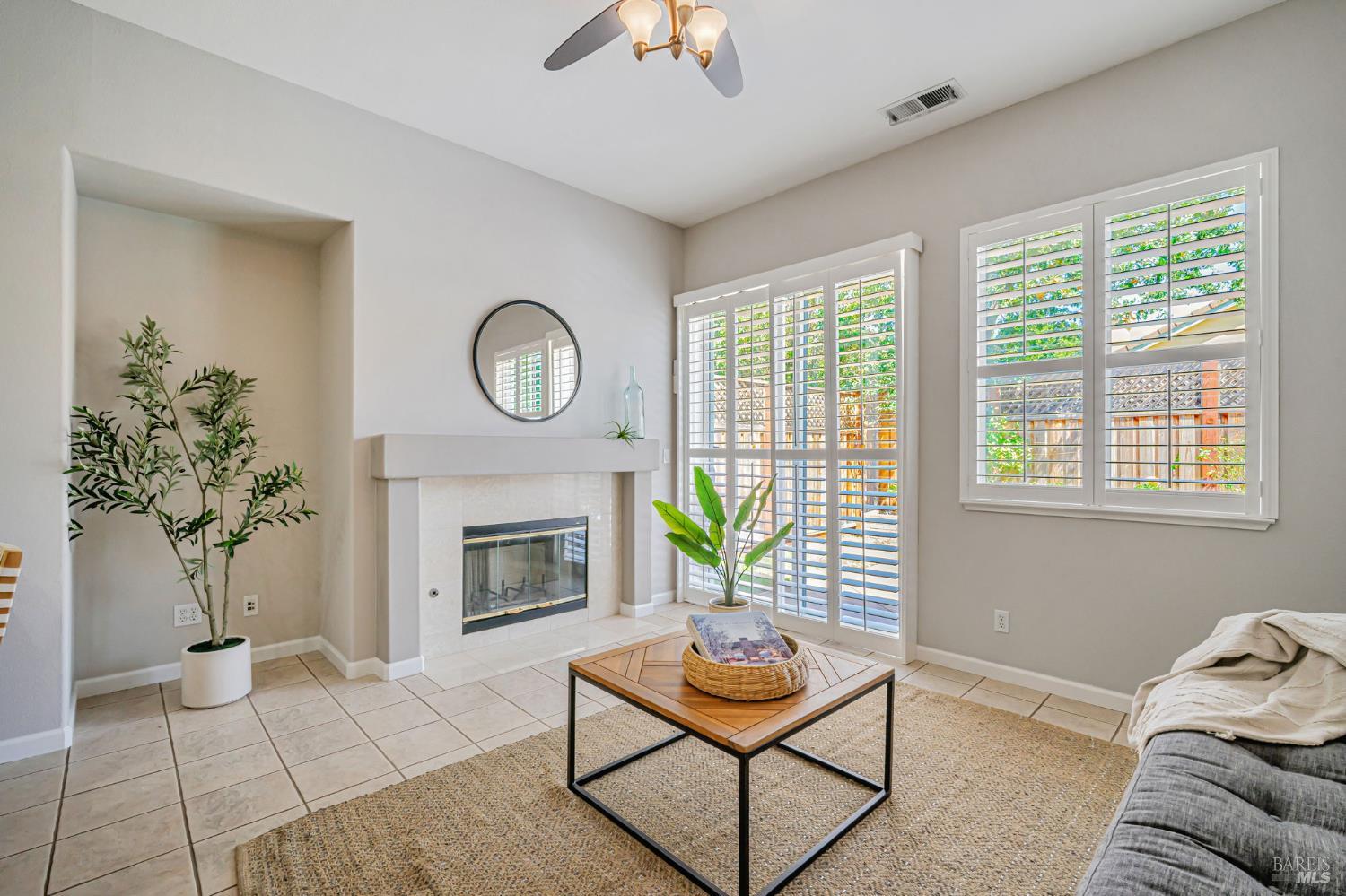 1279 Eagle Dr