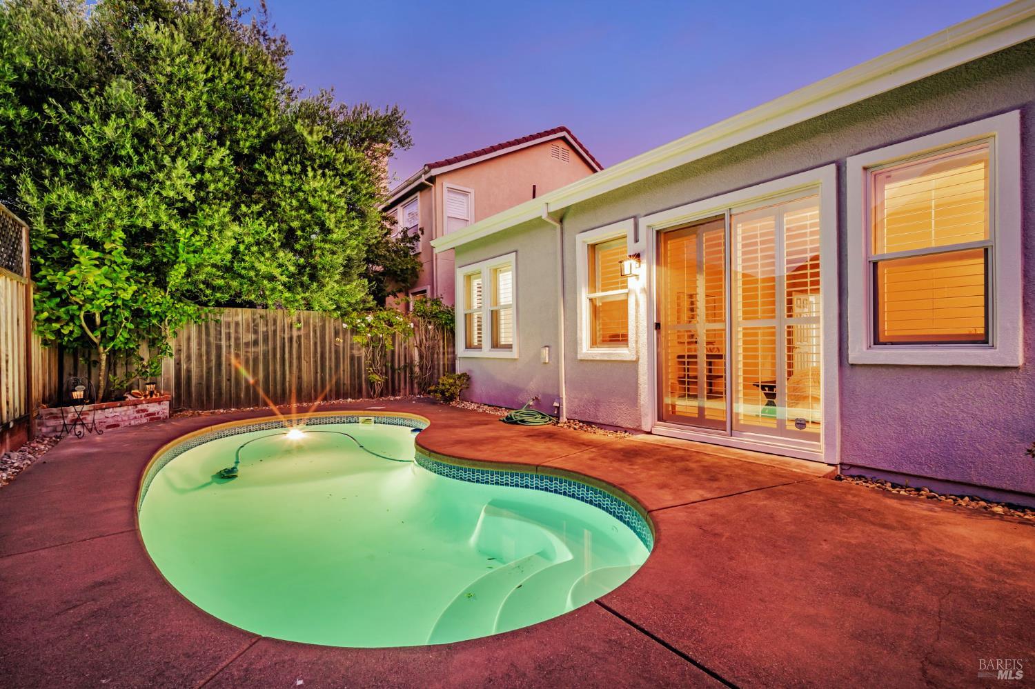 1279 Eagle Dr
