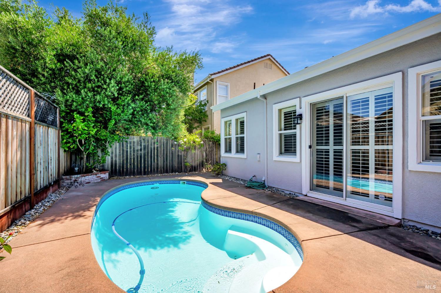 1279 Eagle Dr