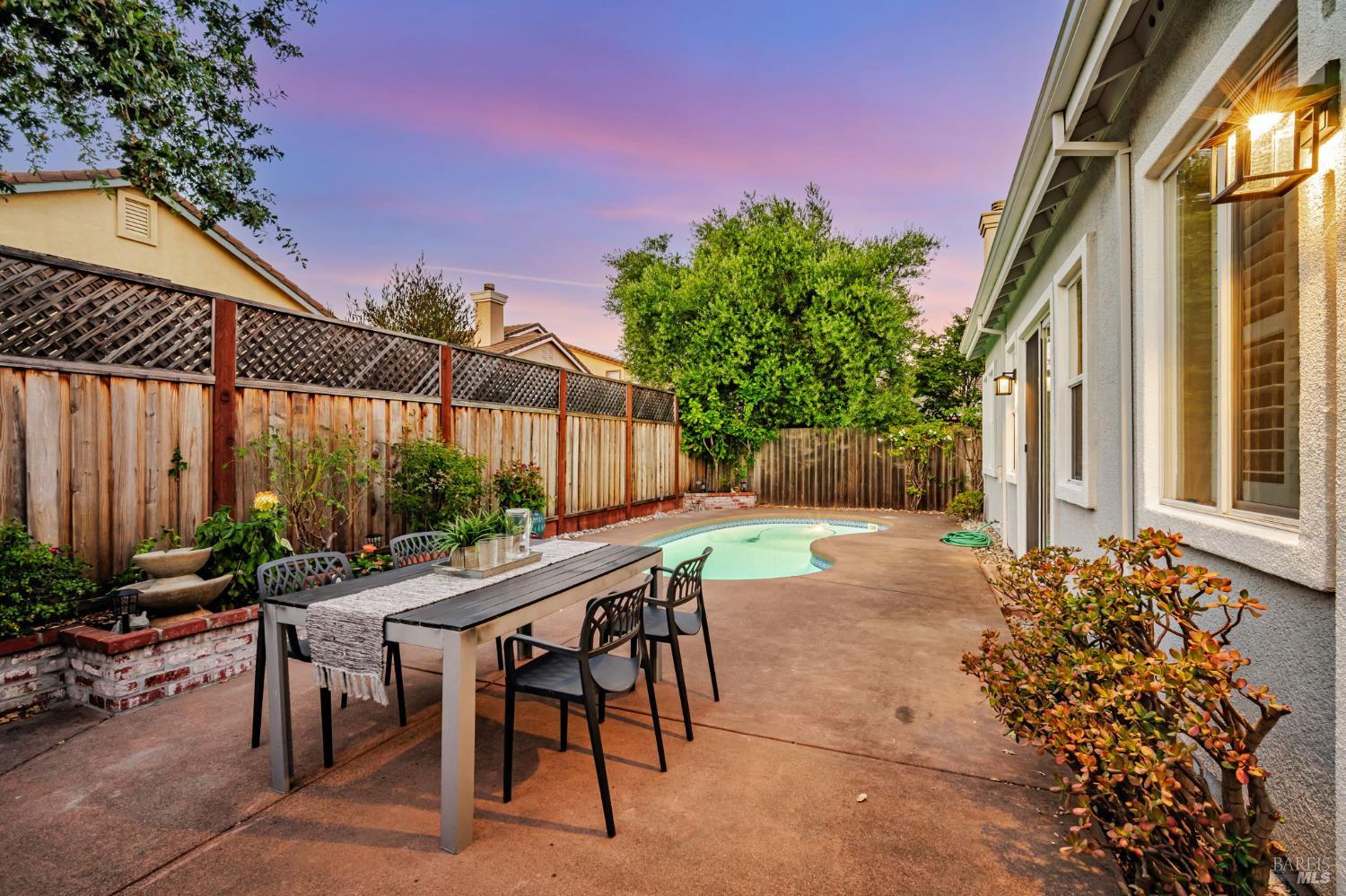 1279 Eagle Dr
