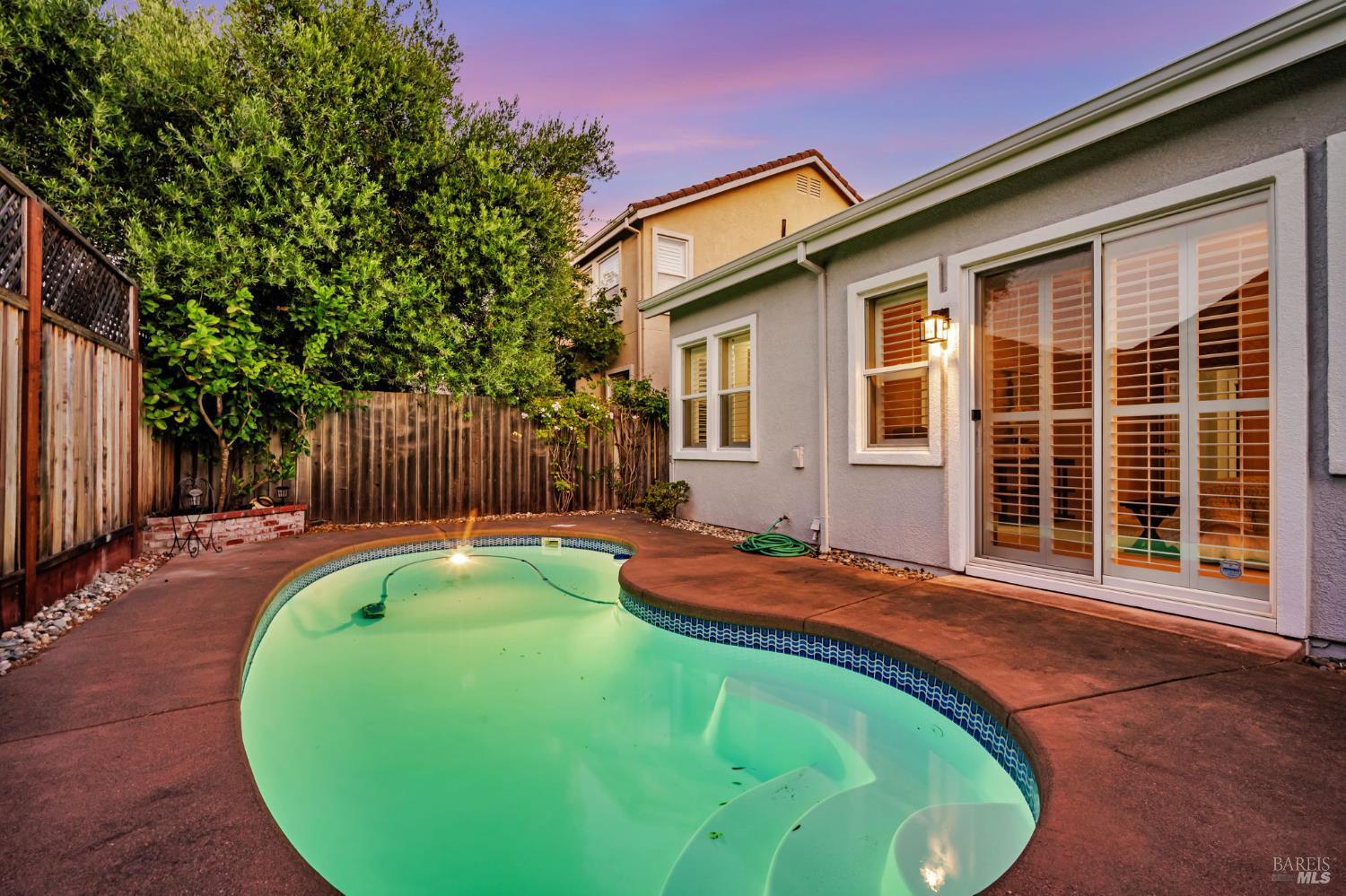 1279 Eagle Dr