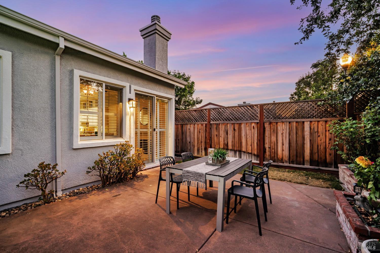 1279 Eagle Dr