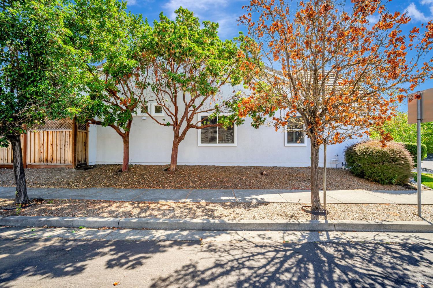 1279 Eagle Dr