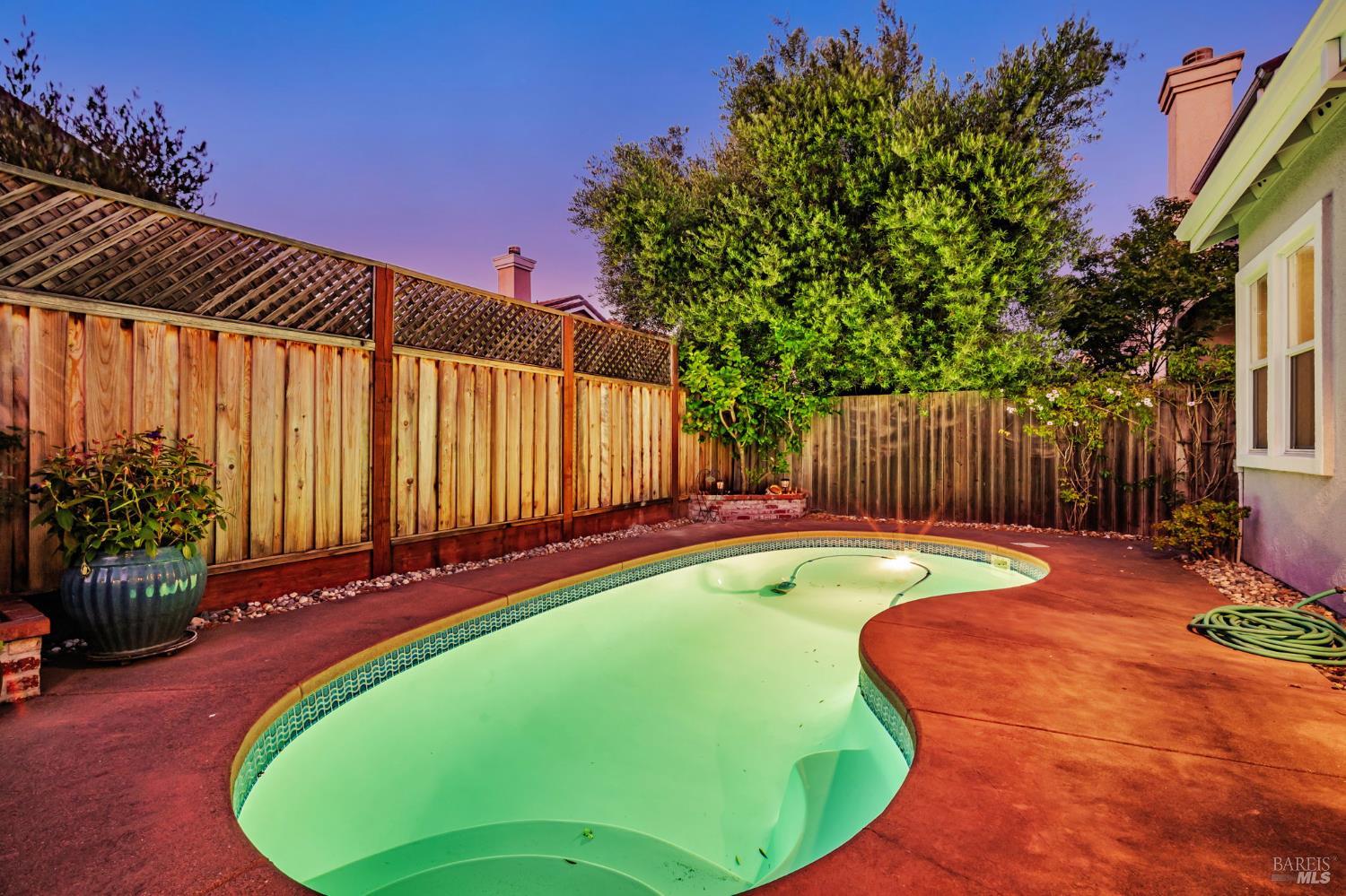 1279 Eagle Dr