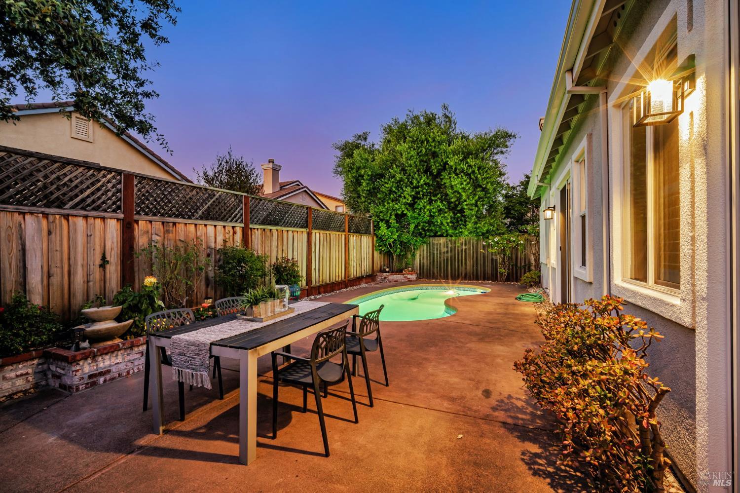 1279 Eagle Dr