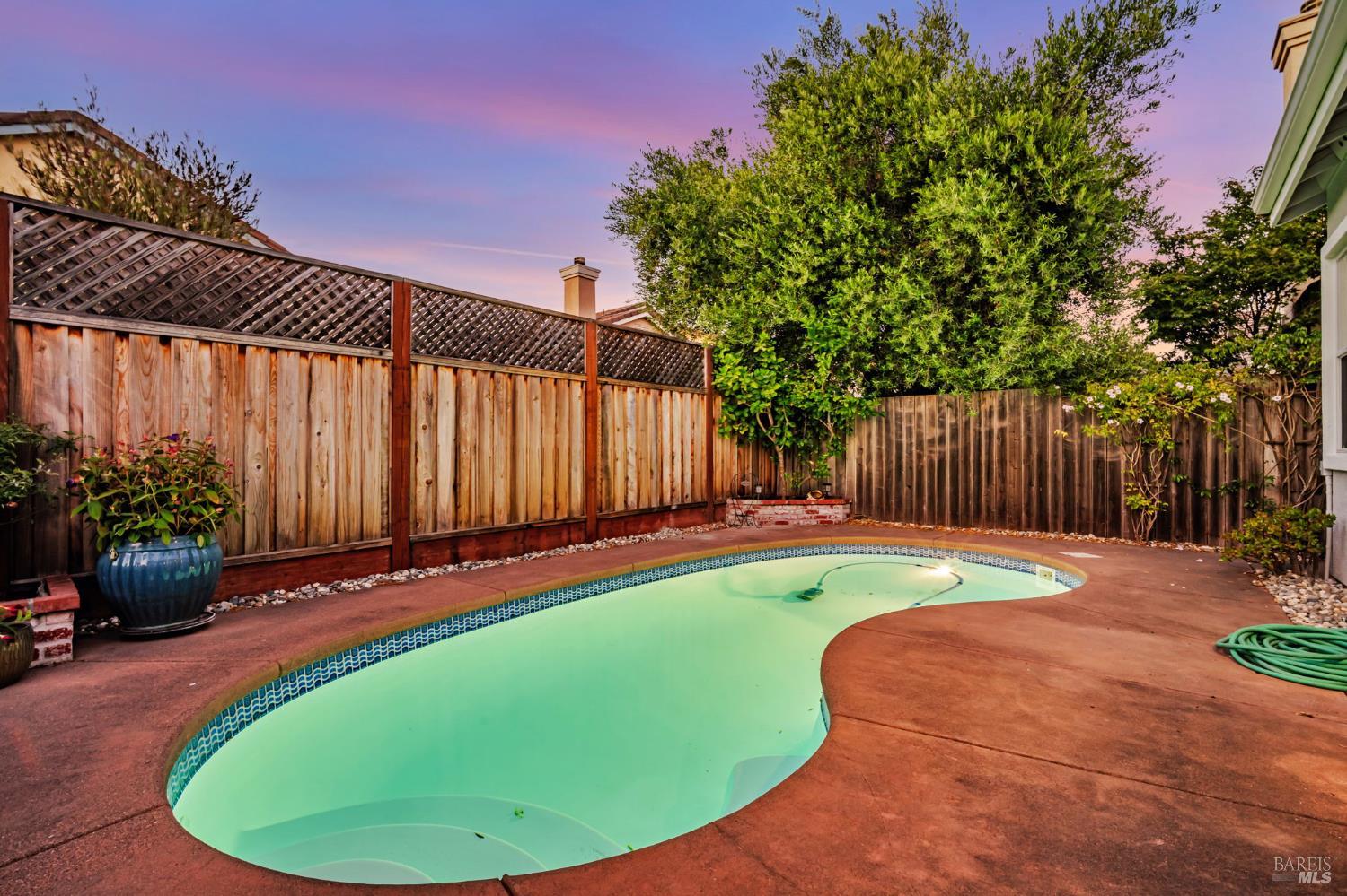 1279 Eagle Dr