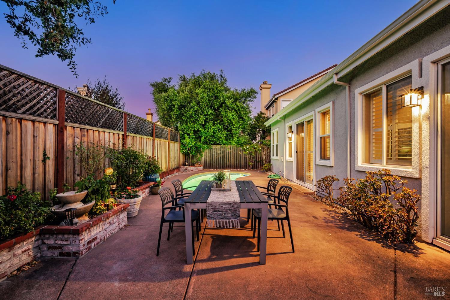 1279 Eagle Dr