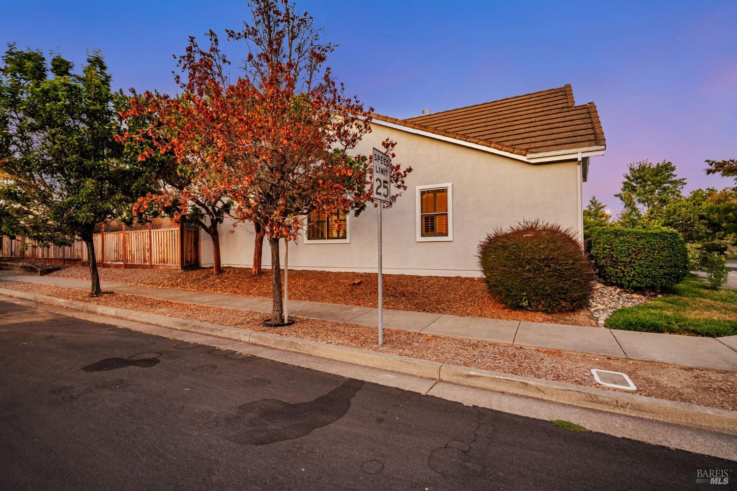 1279 Eagle Dr