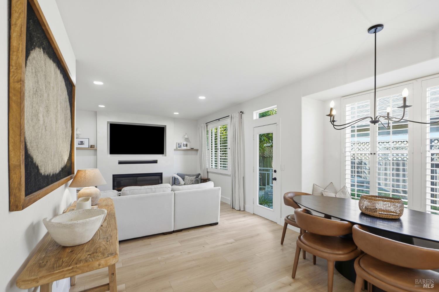 2321 Weatherby Avenue