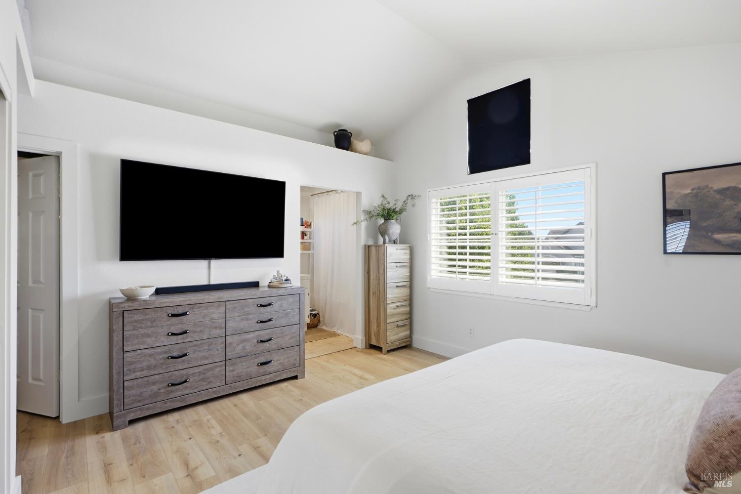 2321 Weatherby Avenue