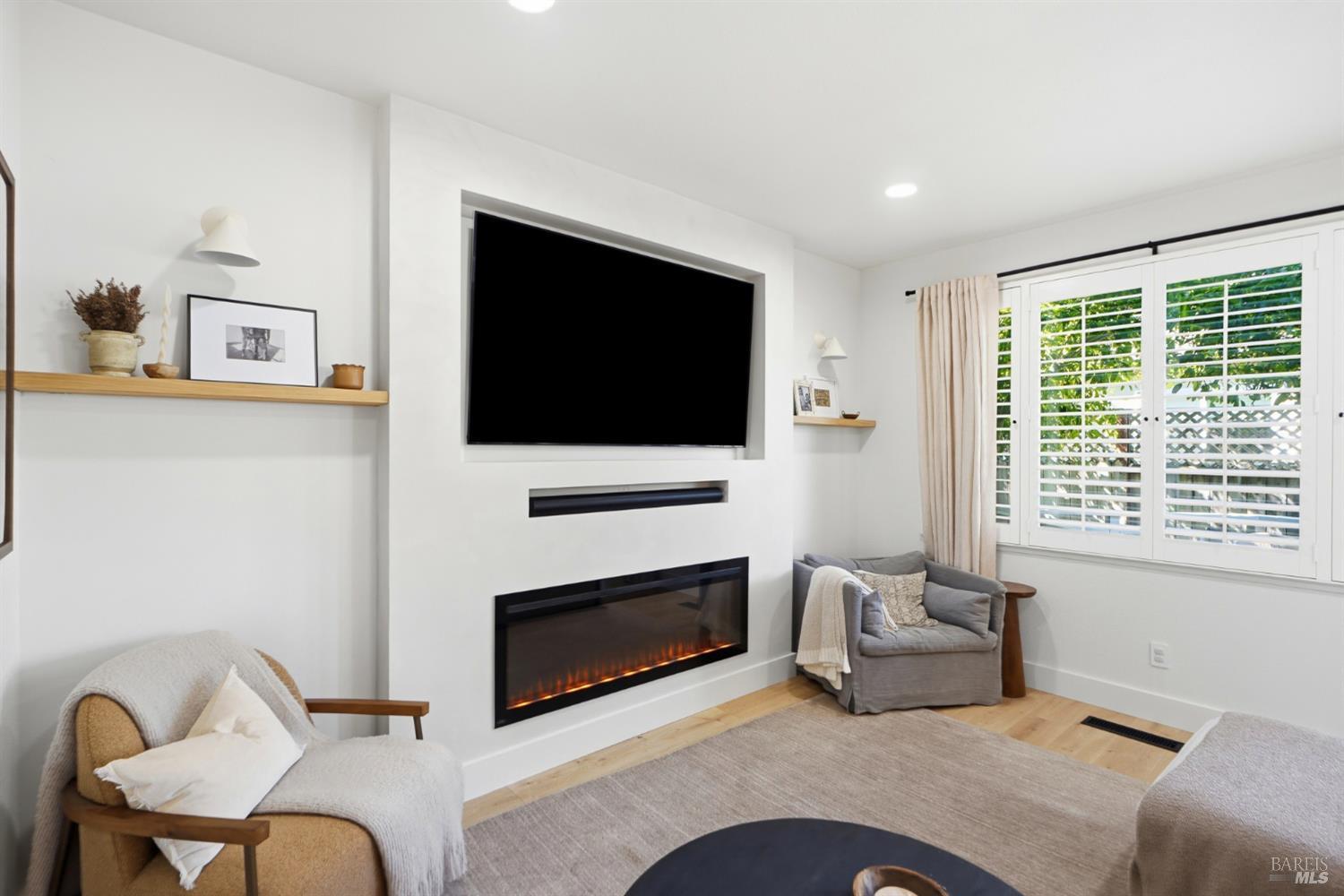 2321 Weatherby Avenue