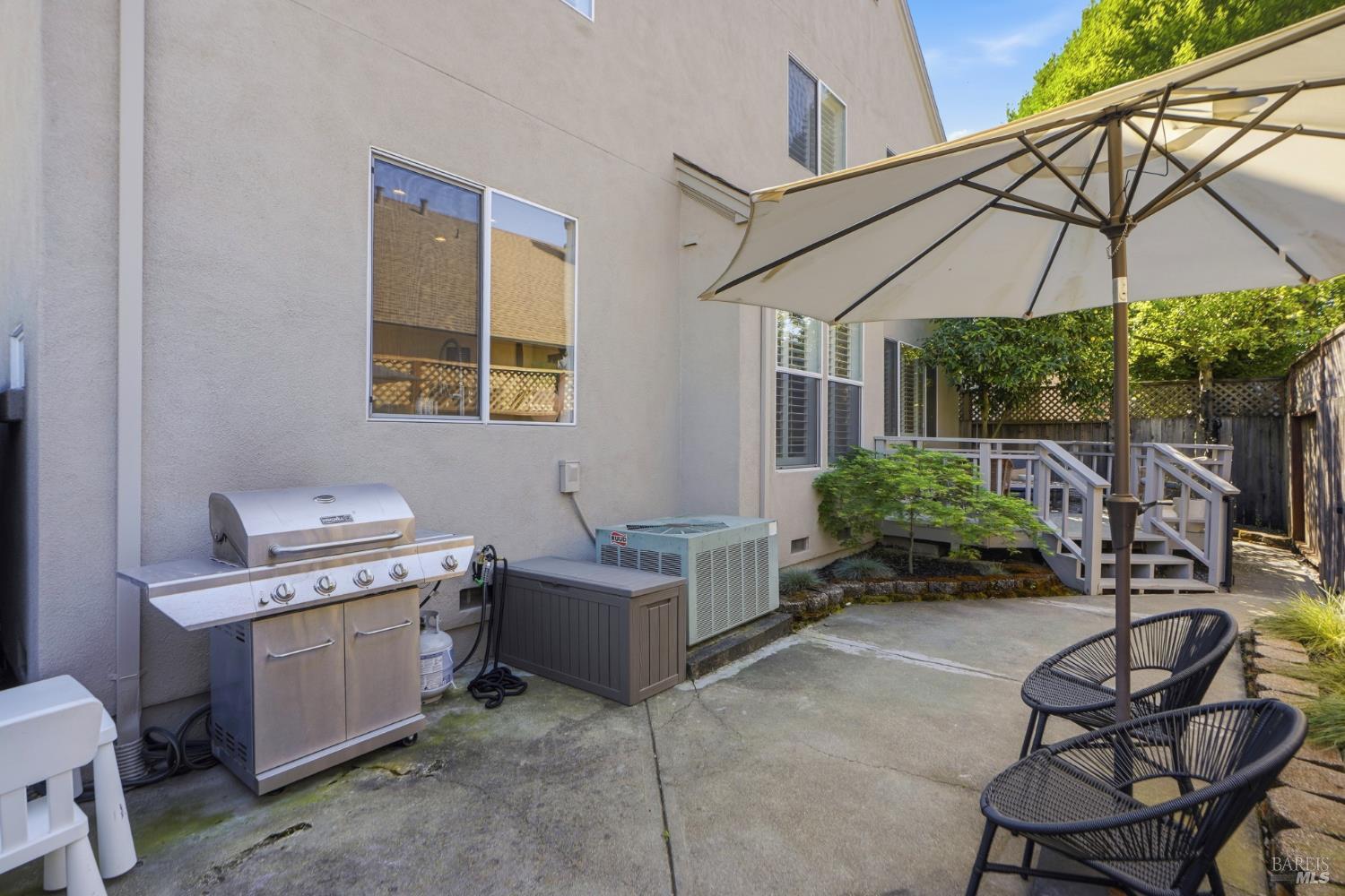 2321 Weatherby Avenue