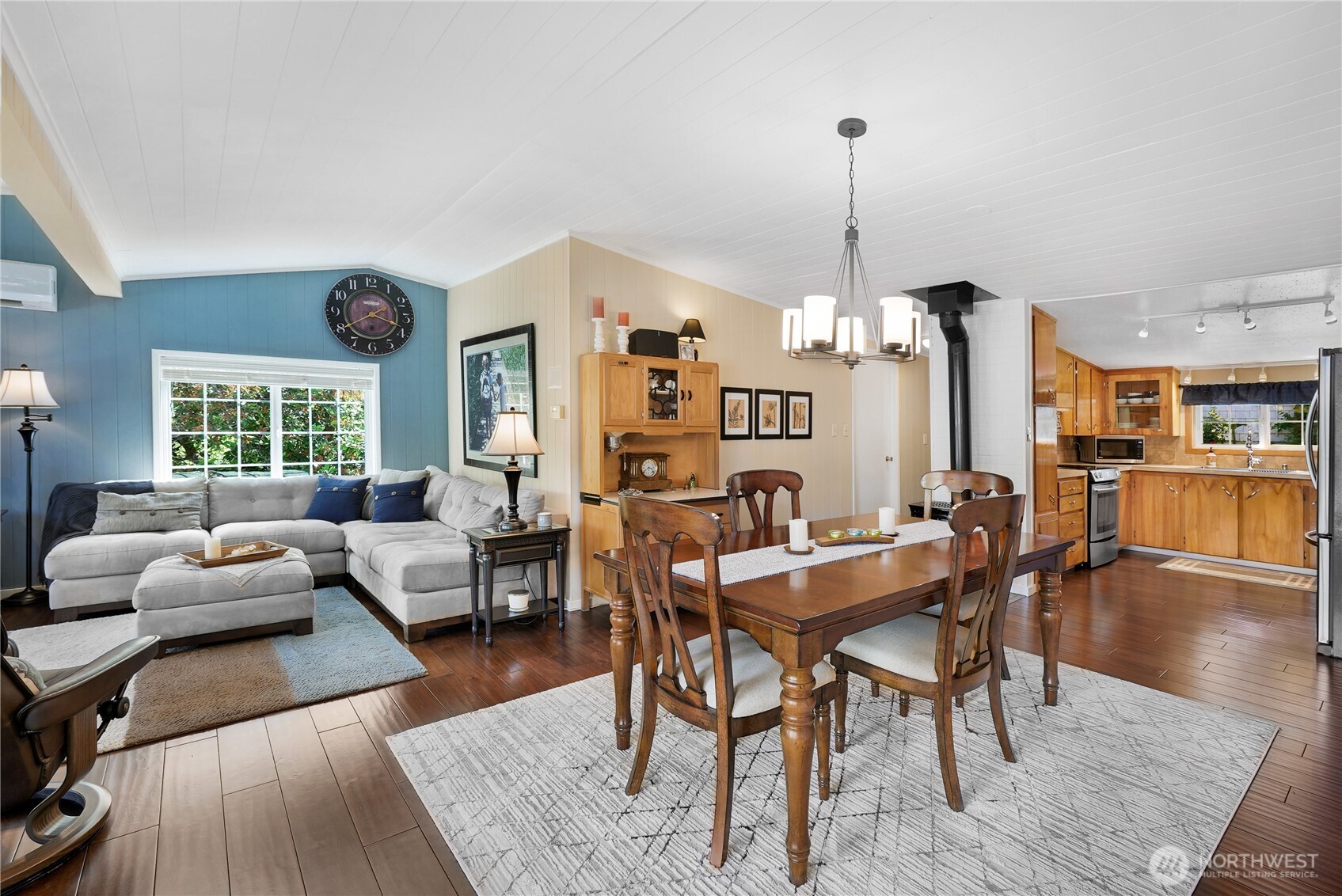 29 NW LAKE ROESIGER ROAD