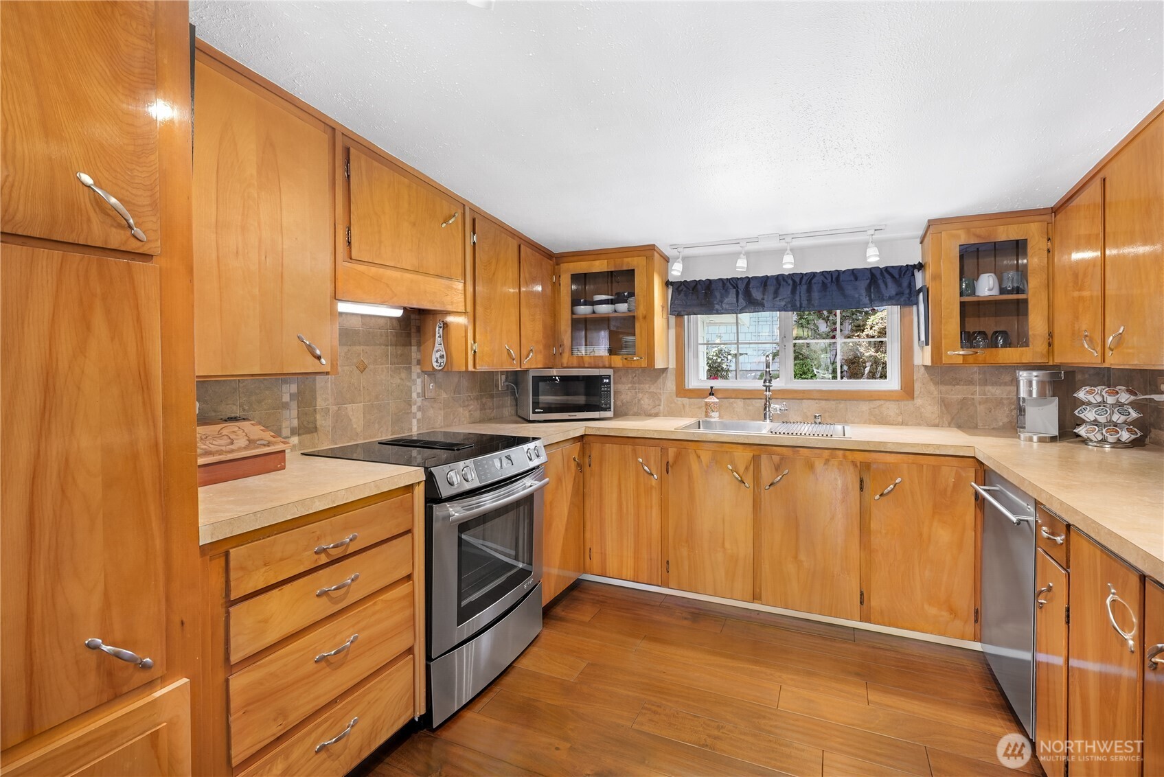 29 NW LAKE ROESIGER ROAD
