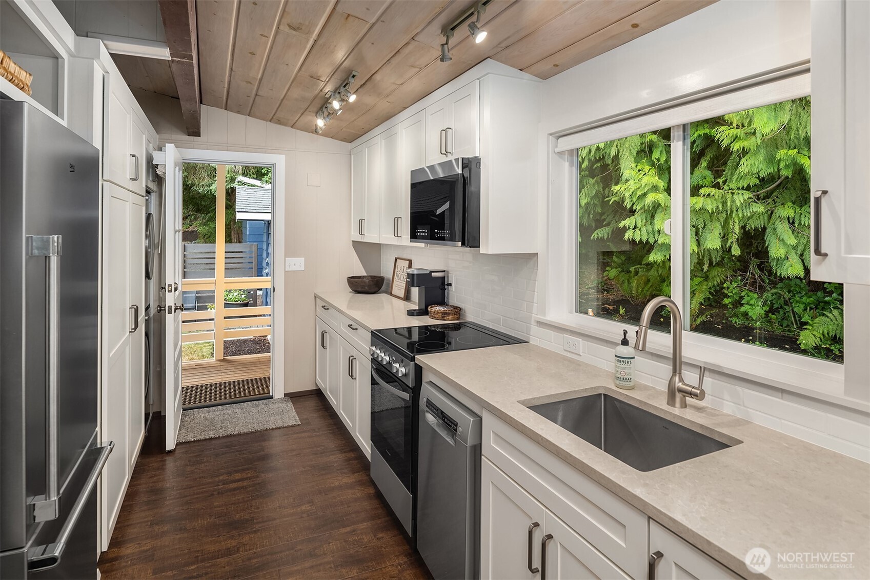 3 SW LAKE ROESIGER ROAD