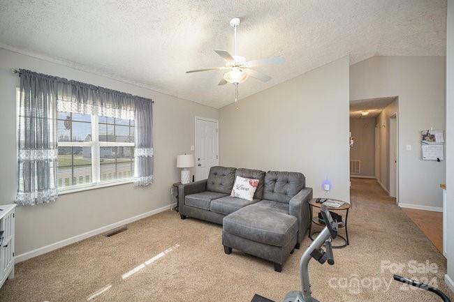 112 Hayworth Lane