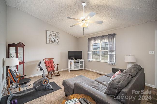 112 Hayworth Lane