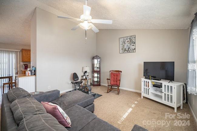 112 Hayworth Lane