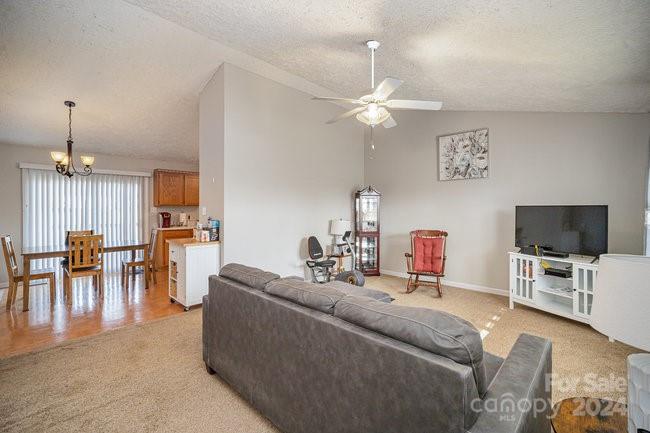 112 Hayworth Lane