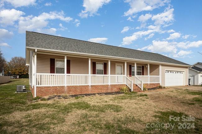 112 Hayworth Lane
