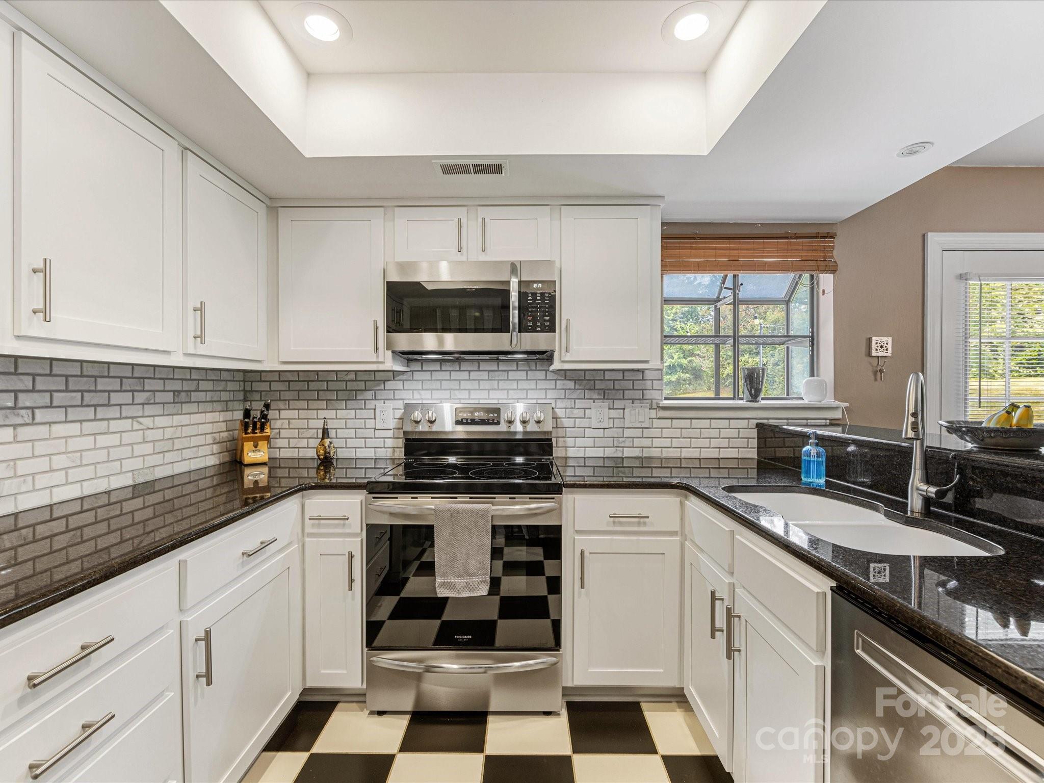 9237 N Vicksburg Park Court