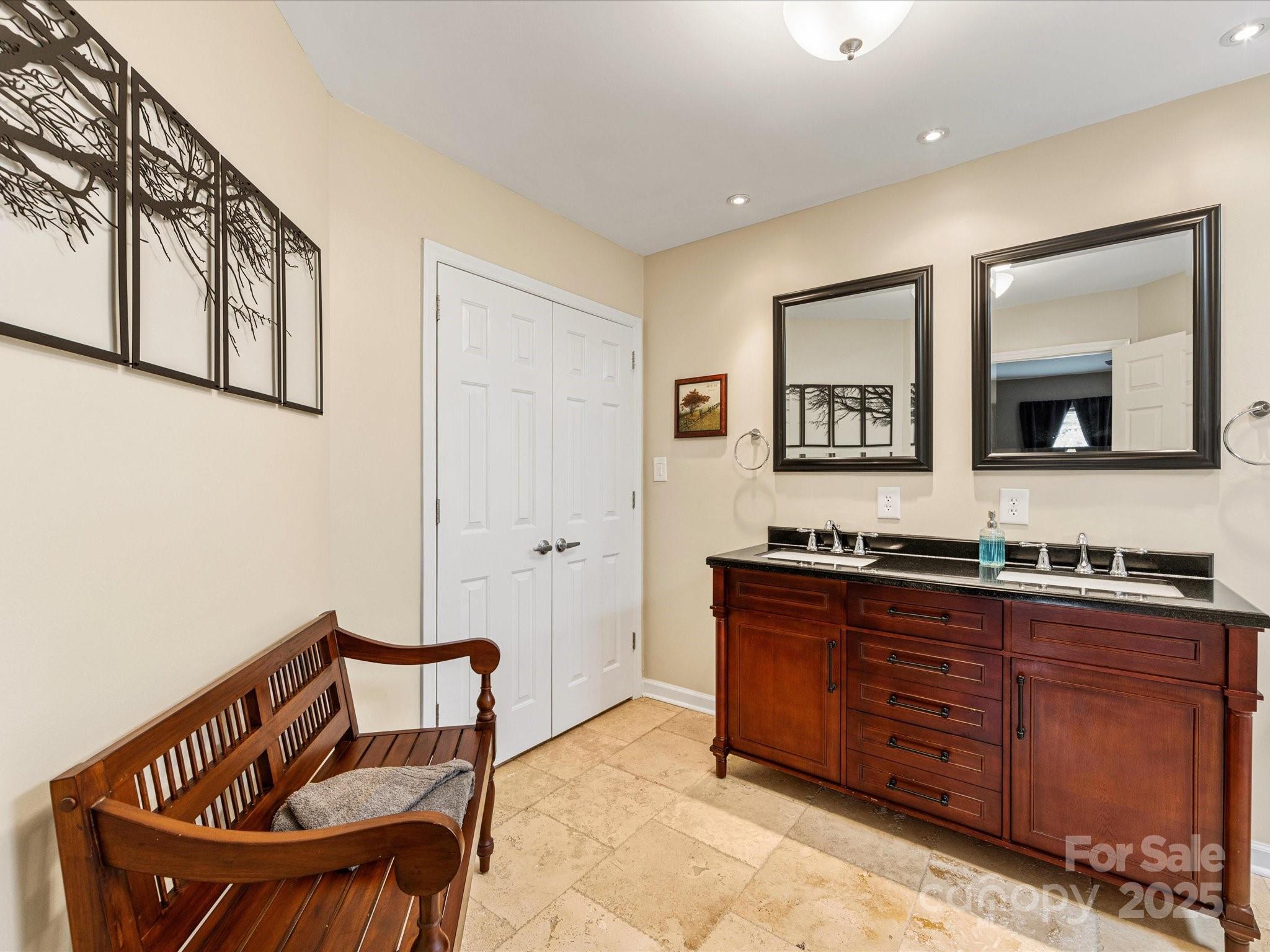 9237 N Vicksburg Park Court