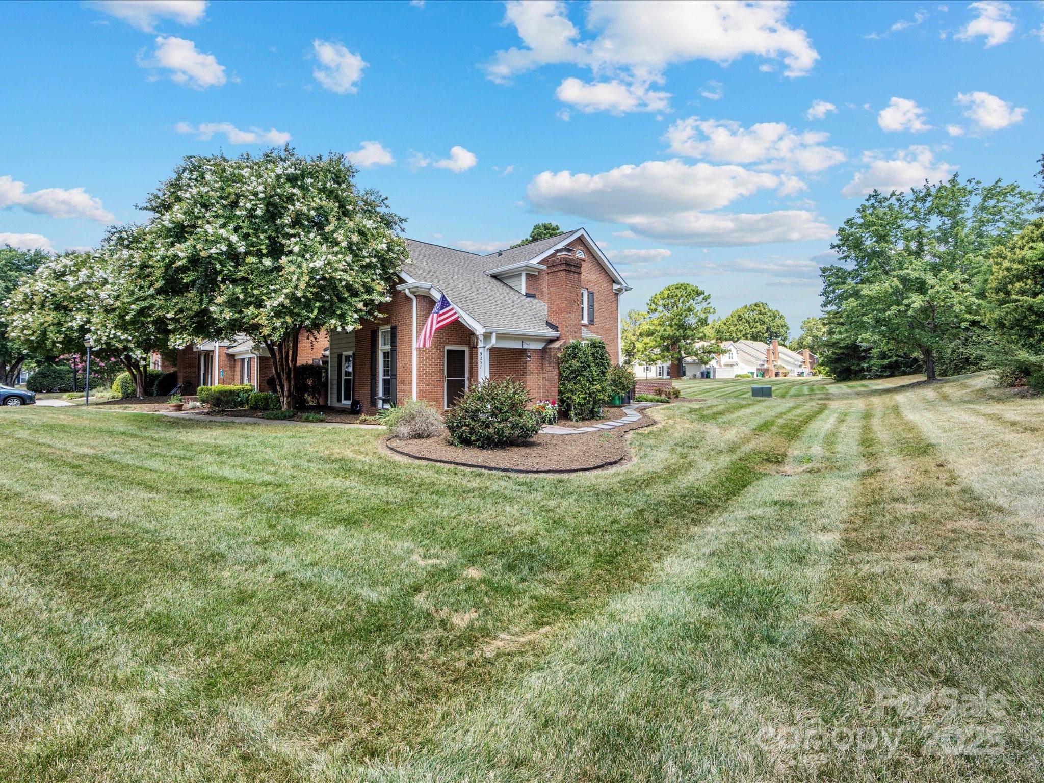 9237 N Vicksburg Park Court