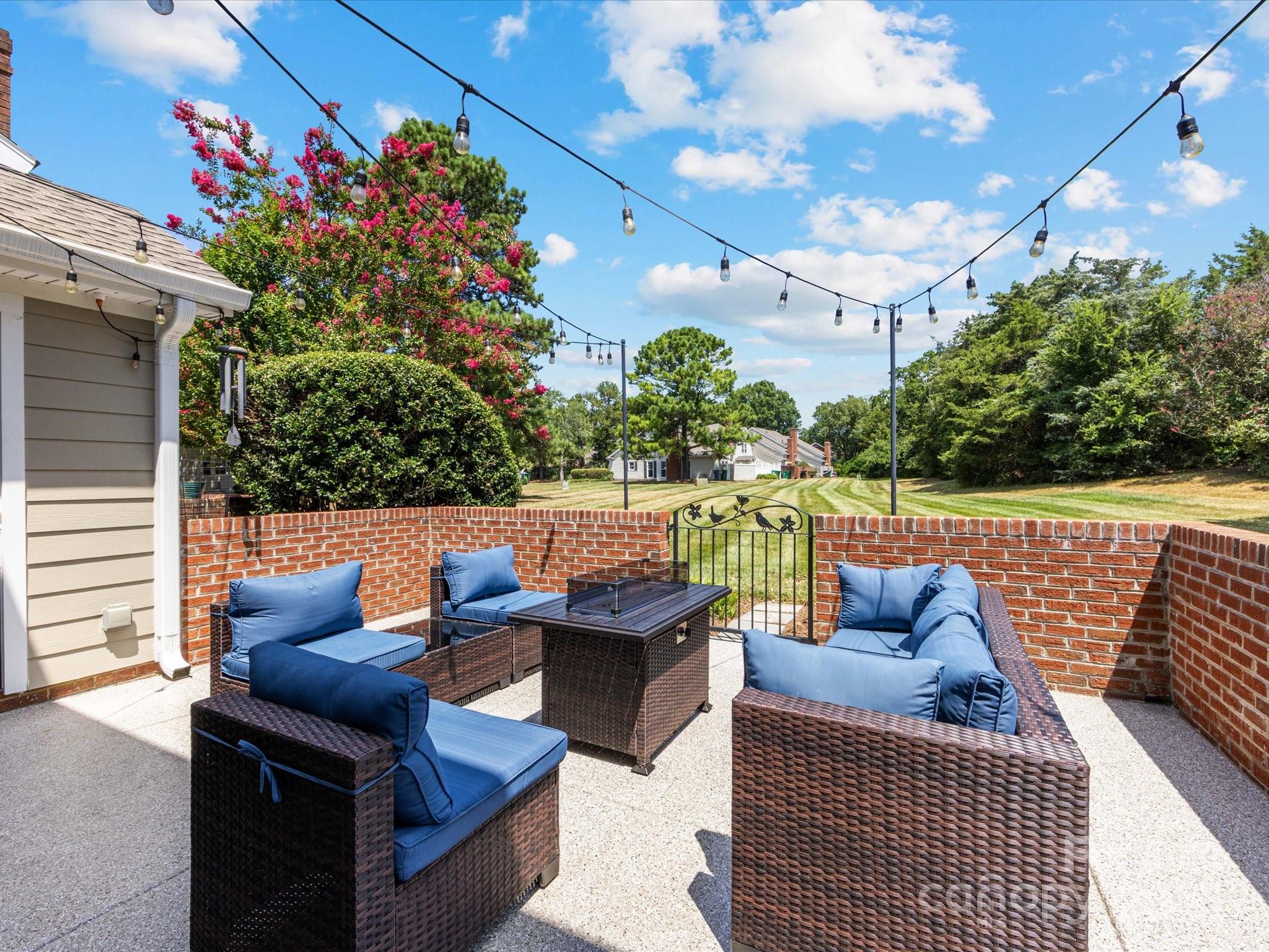 9237 N Vicksburg Park Court