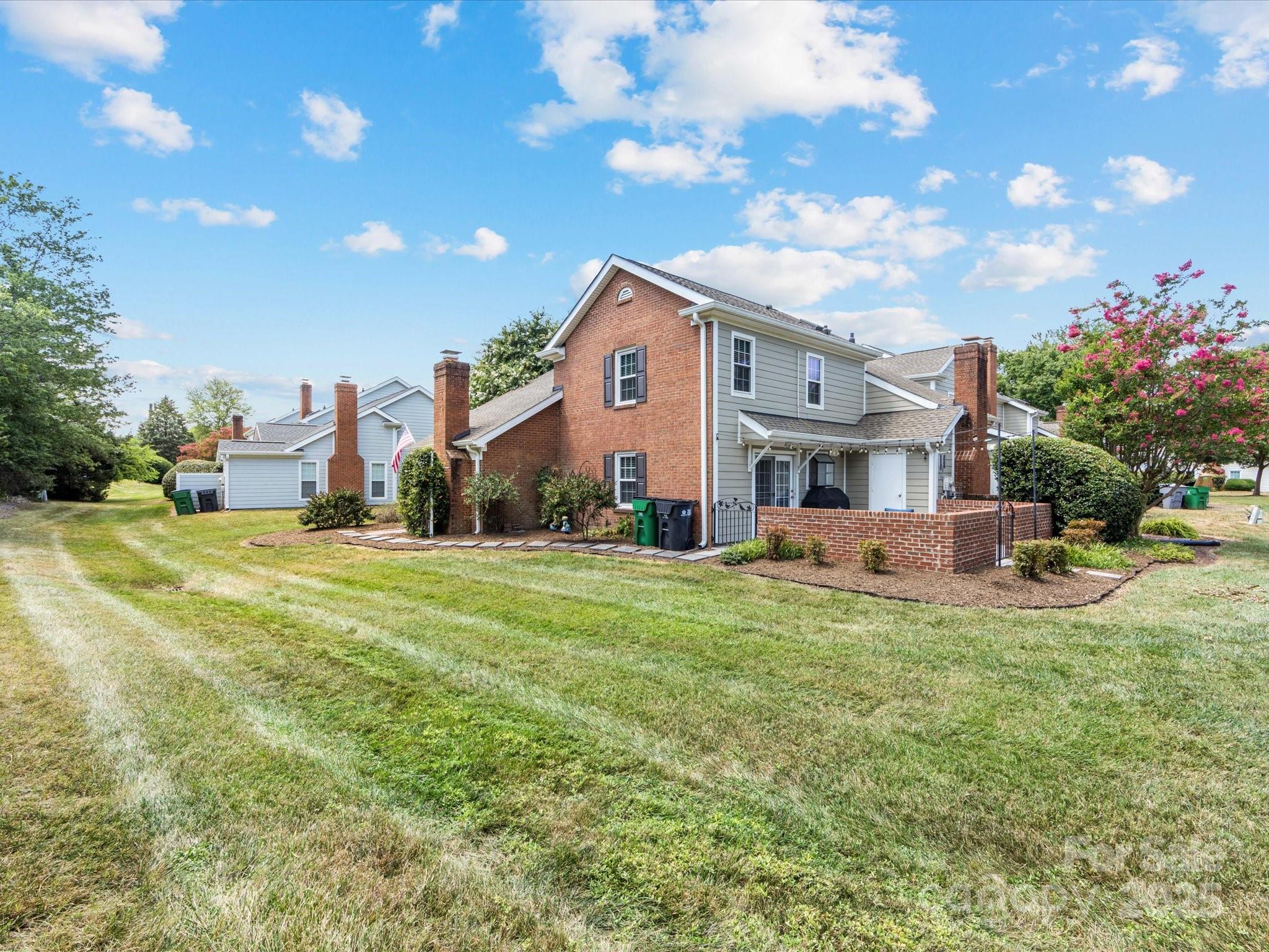 9237 N Vicksburg Park Court