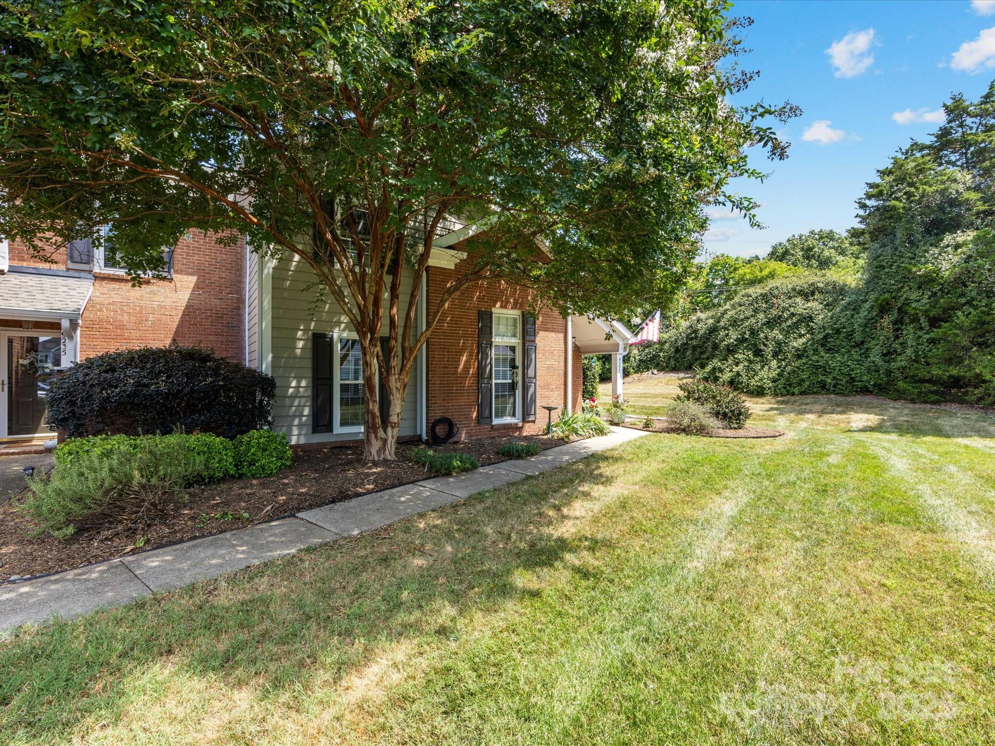 9237 N Vicksburg Park Court