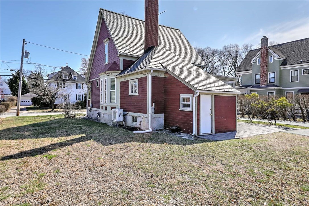 81 Arnold Avenue