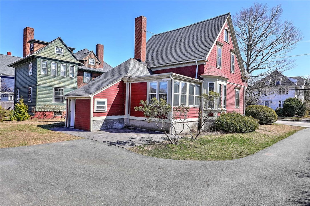81 Arnold Avenue