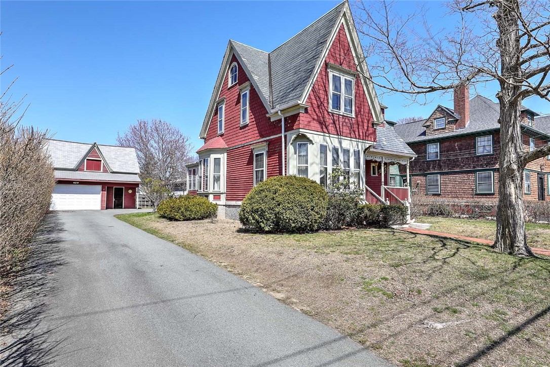 81 Arnold Avenue