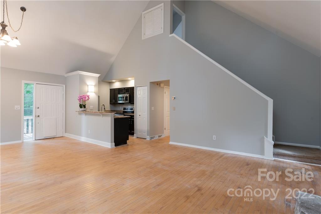 4 Oak Moss Court
