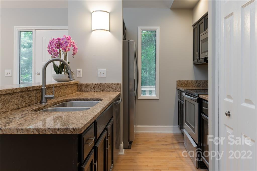 4 Oak Moss Court