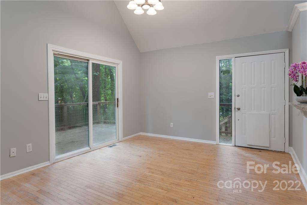 4 Oak Moss Court