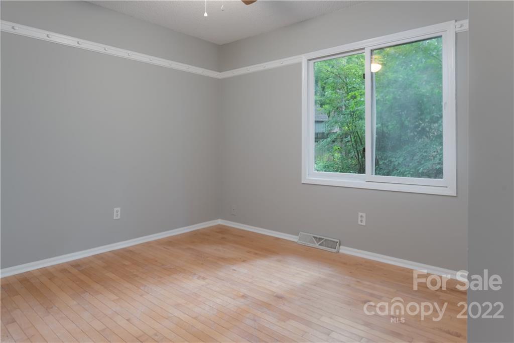 4 Oak Moss Court