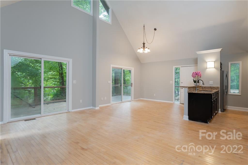 4 Oak Moss Court
