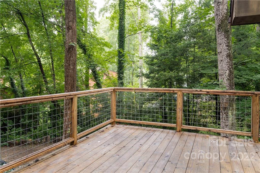 4 Oak Moss Court
