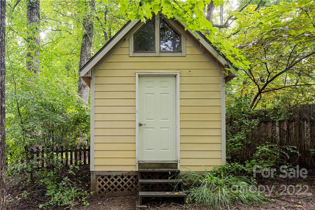 4 Oak Moss Court