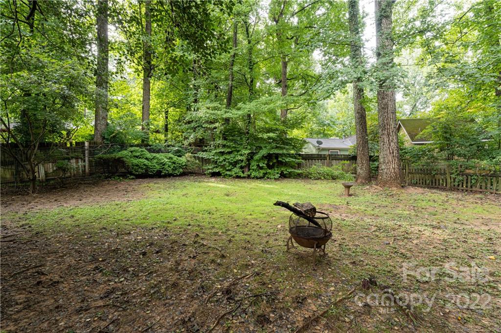 4 Oak Moss Court