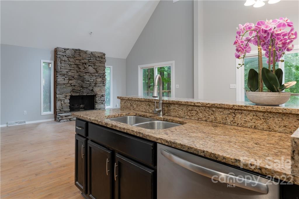 4 Oak Moss Court