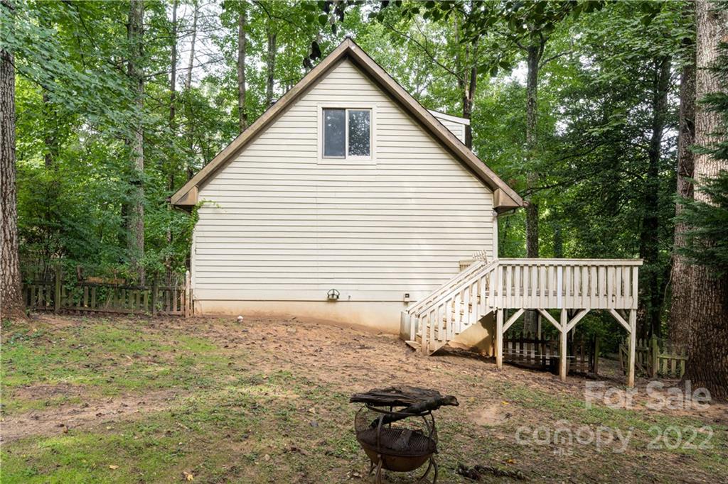 4 Oak Moss Court