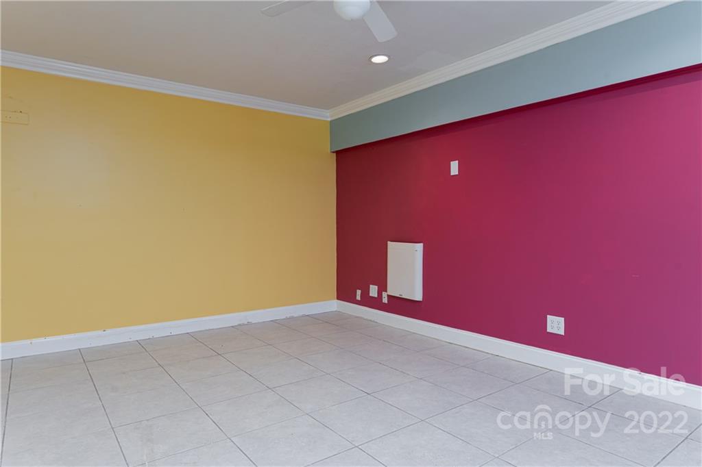 4 Oak Moss Court