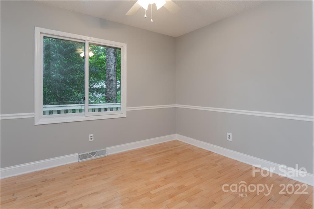 4 Oak Moss Court