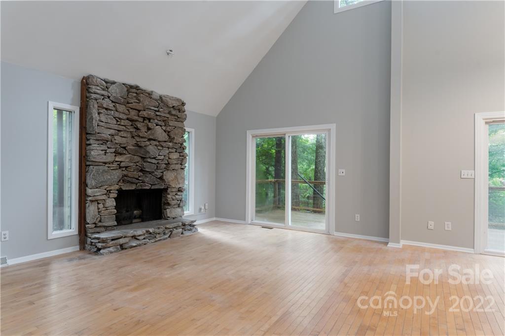 4 Oak Moss Court
