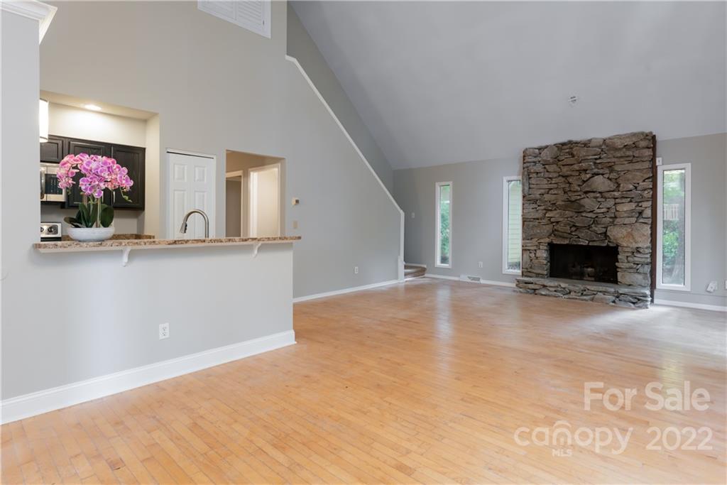 4 Oak Moss Court