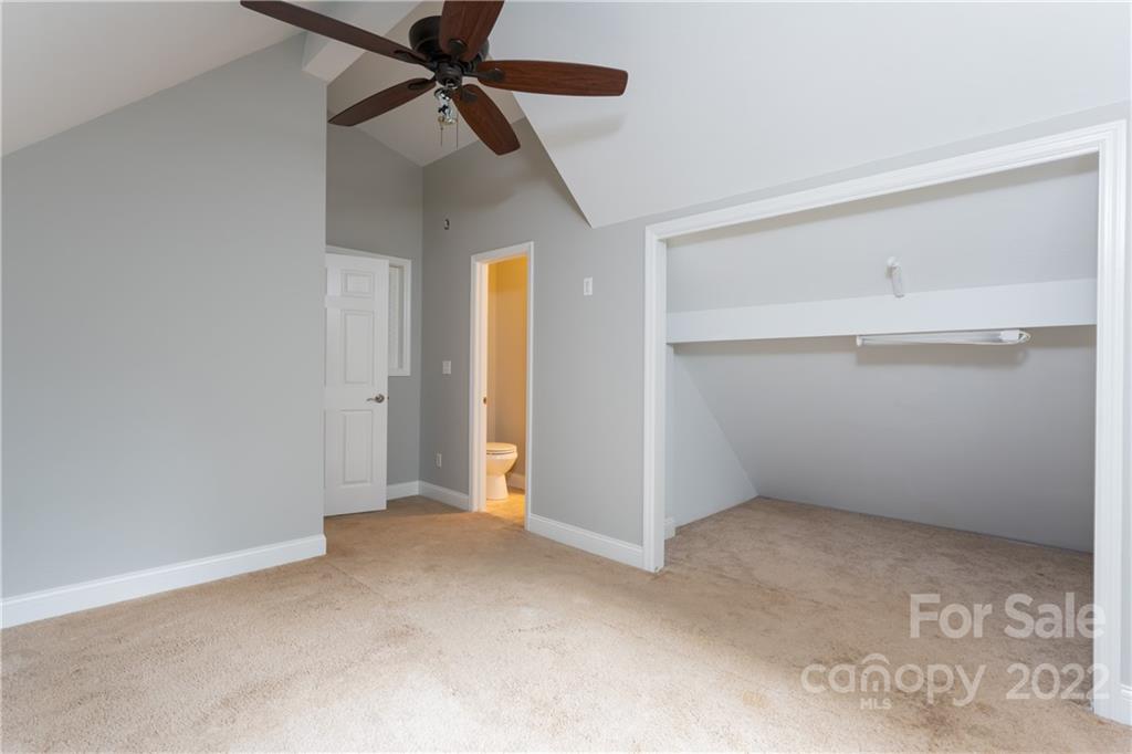 4 Oak Moss Court