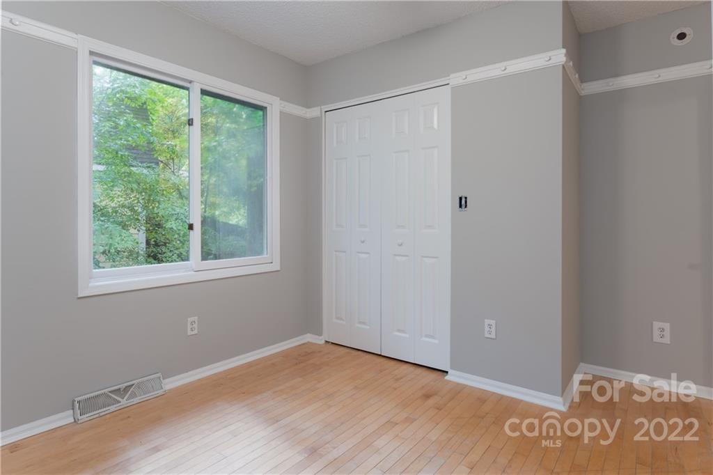 4 Oak Moss Court